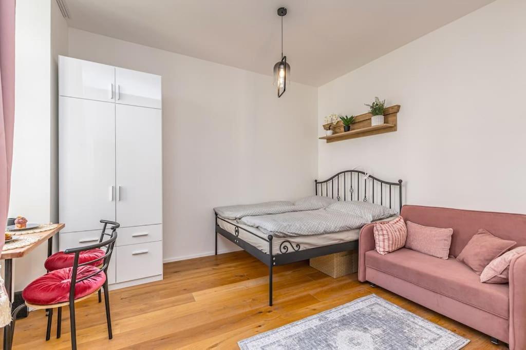 Cozy Quiet New Apartment In Karlin Square Prague Ngoại thất bức ảnh