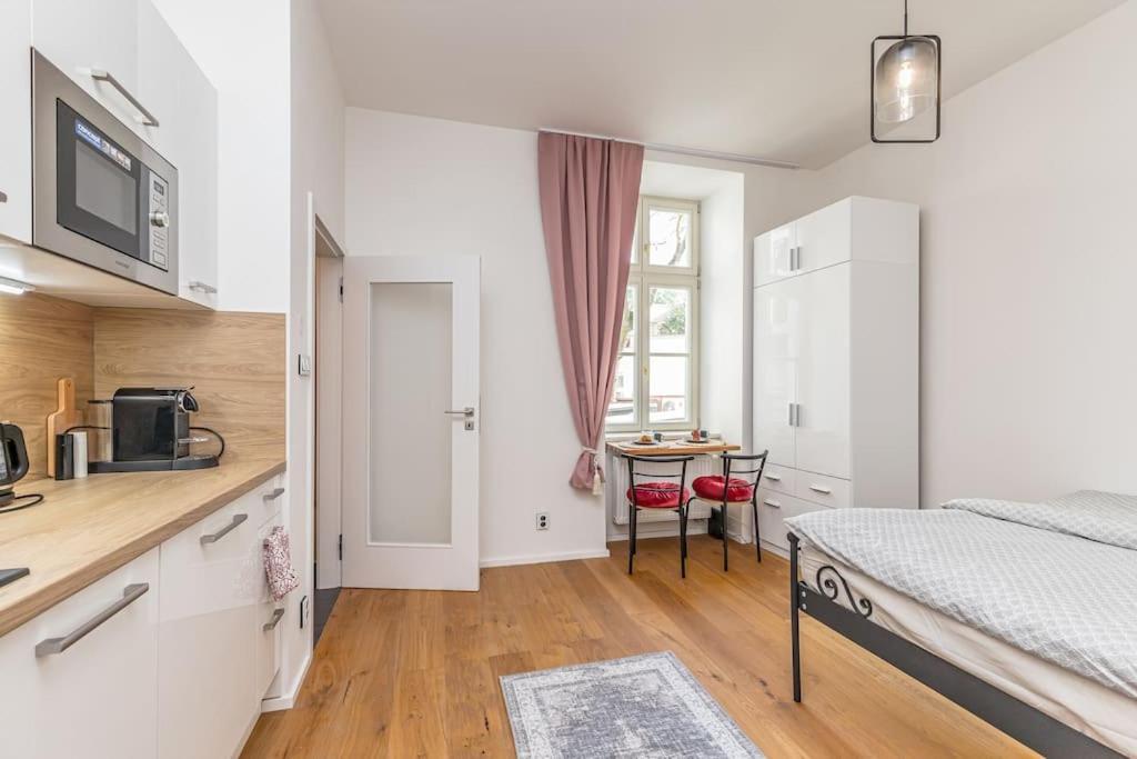 Cozy Quiet New Apartment In Karlin Square Prague Ngoại thất bức ảnh