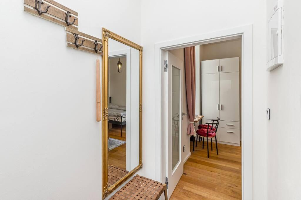 Cozy Quiet New Apartment In Karlin Square Prague Ngoại thất bức ảnh